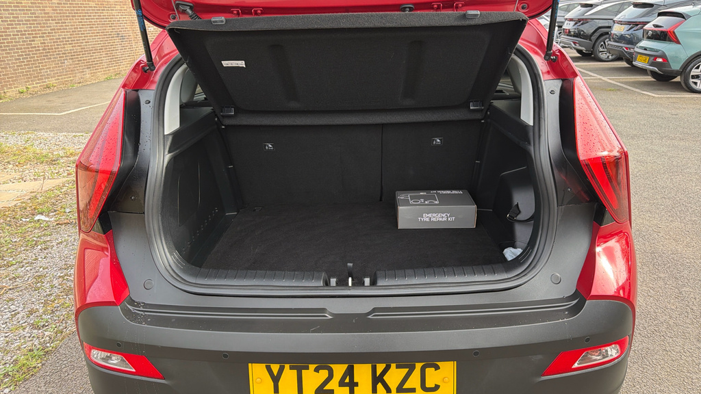 Hyundai Bayon Premium Red #4