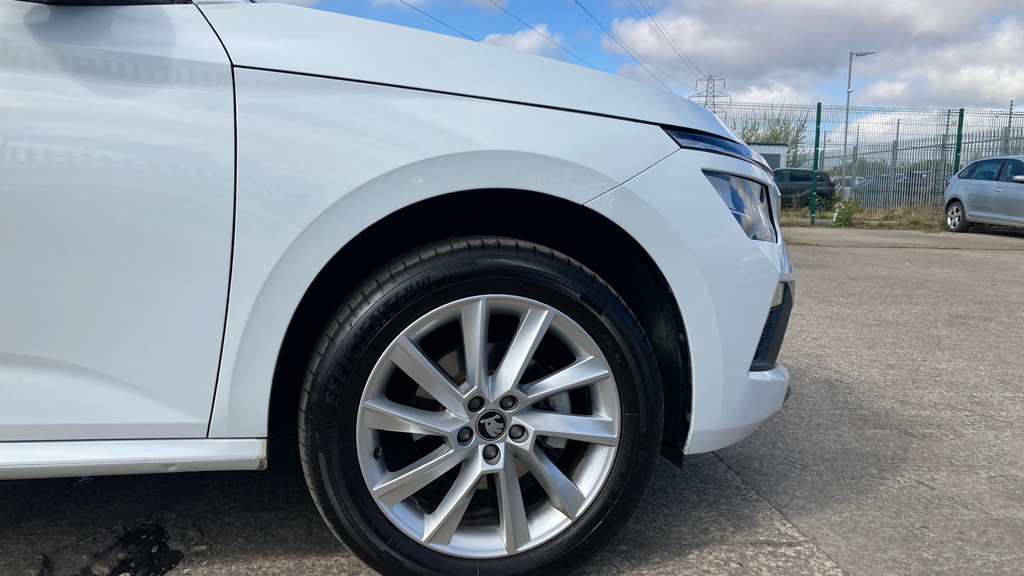 Skoda Kamiq Se Edition DA25YTG White #5