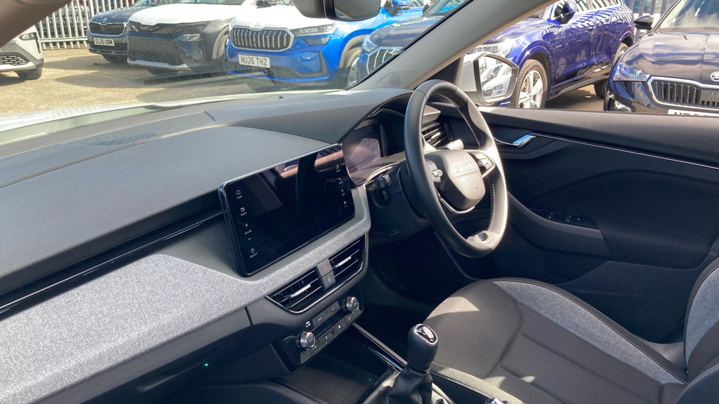 Skoda Kamiq Se Edition DA25YTG White #2