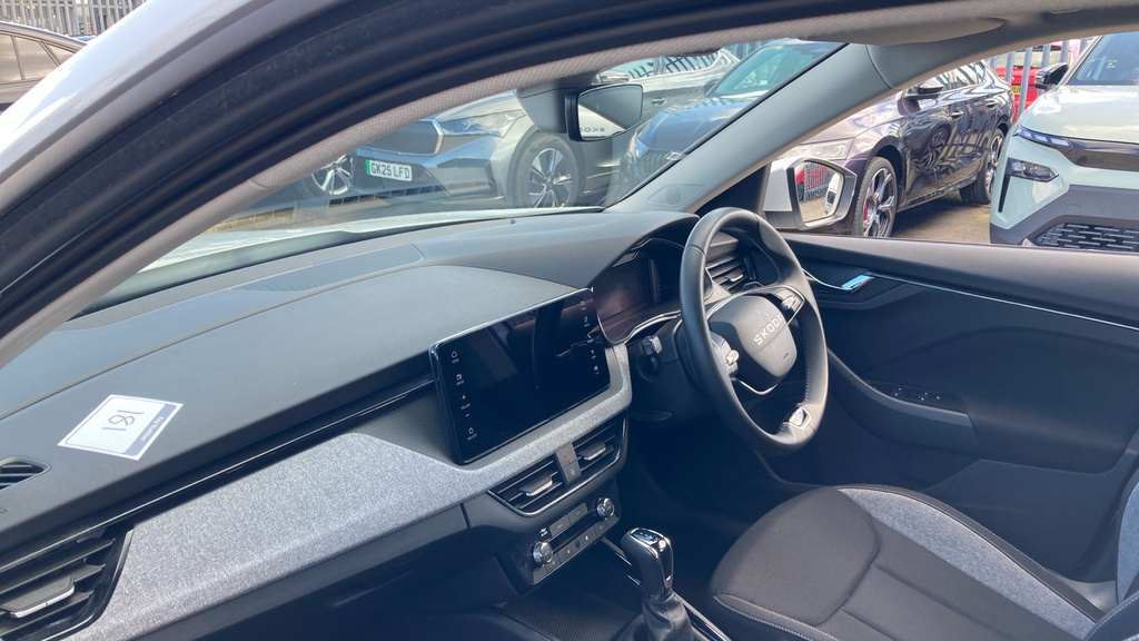 Skoda Kamiq Se Edition GD25PXG White #2
