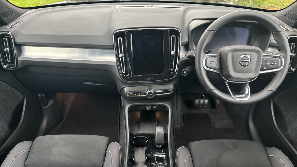 Volvo XC40 Plus Black Edition WD75DJE Black #5