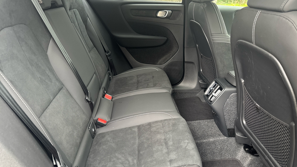 Volvo XC40 Plus Black Edition WD75DJE Black #6