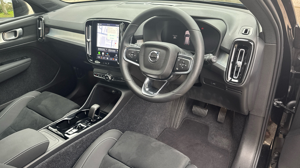 Volvo XC40 Plus Black Edition WD75DJE Black #4