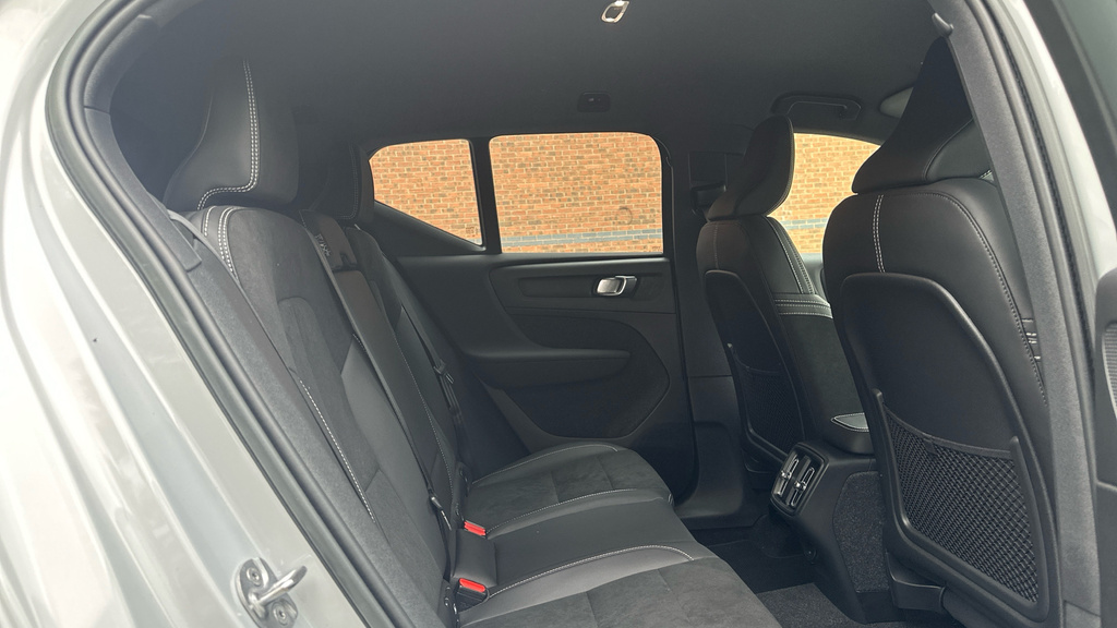 Volvo XC40 R Design Silver #6