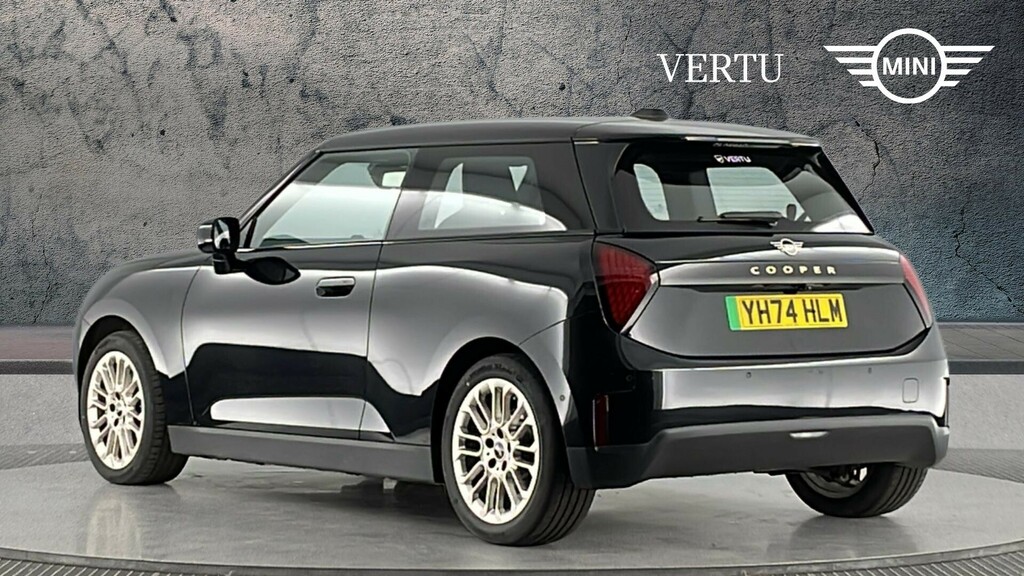 Mini Hatch E Exclusive YH74HLM Black #2