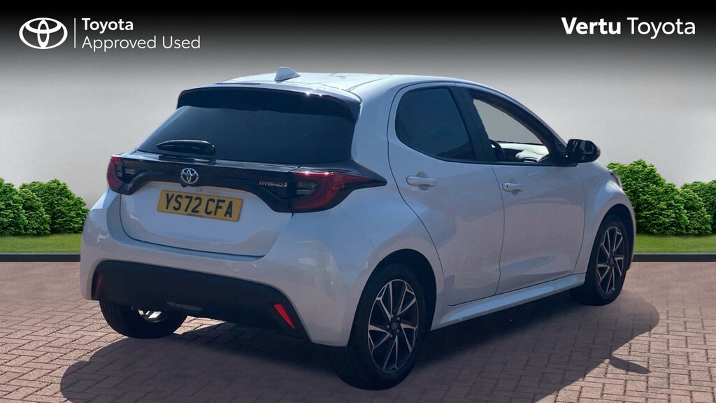 Toyota Yaris Design YS72CFA White #2