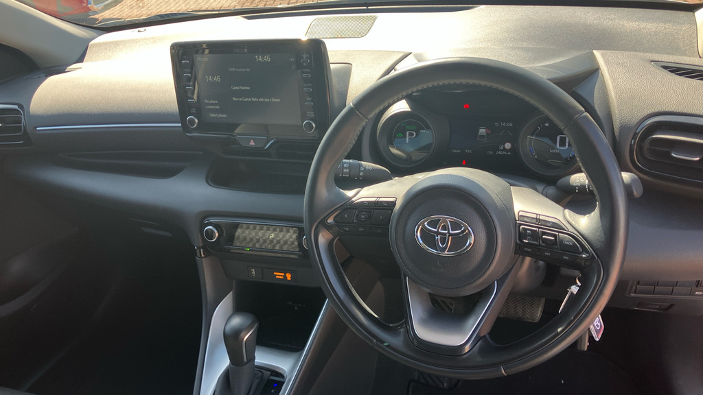 Toyota Yaris Design YS72CFA White #6