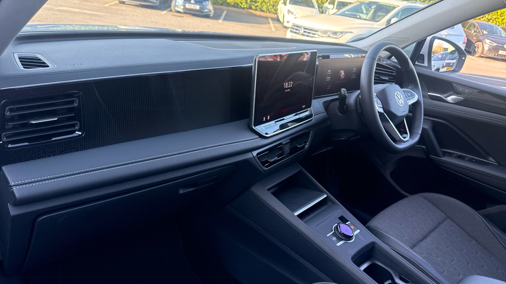 Volkswagen Tiguan Life YJ75APH White #2