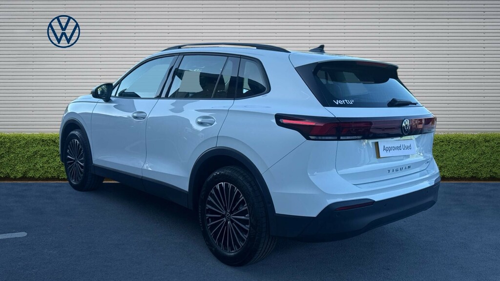 Volkswagen Tiguan Life YJ75APH White #3
