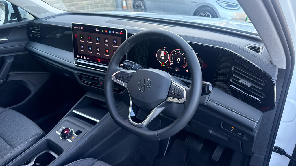 Volkswagen Tiguan Life YJ75APH White #6
