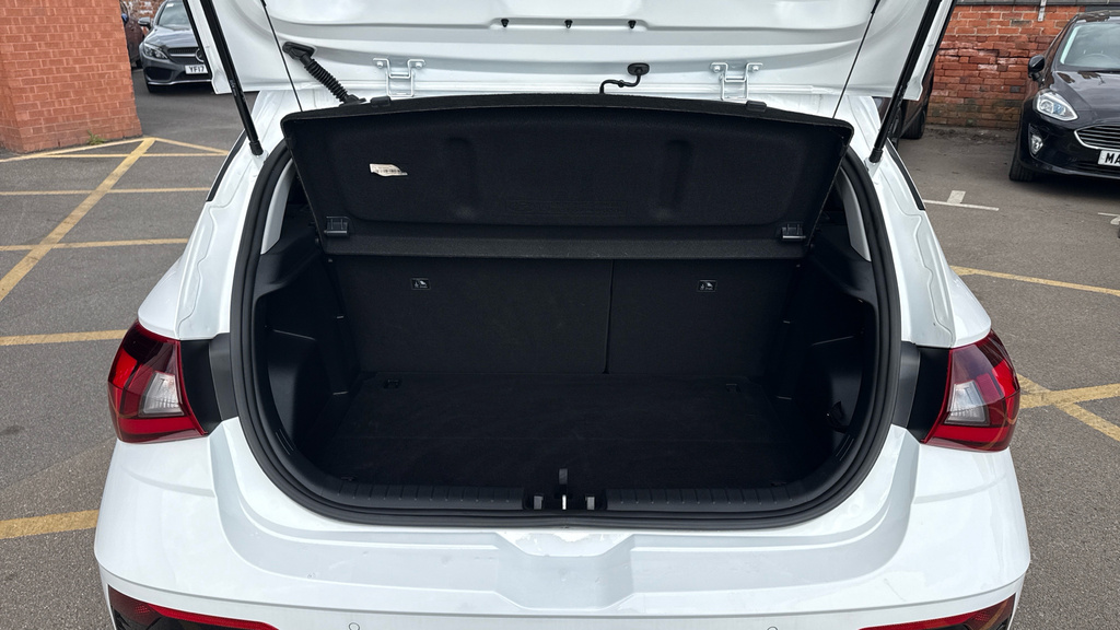 Hyundai I20 Premium White #4