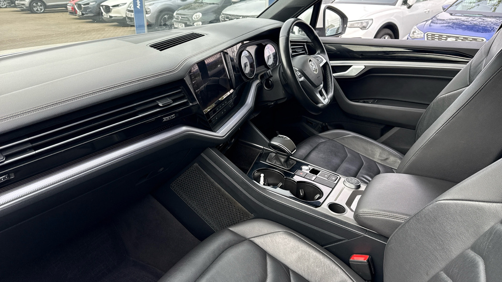 Volkswagen Touareg R-line FV19UUS White #2