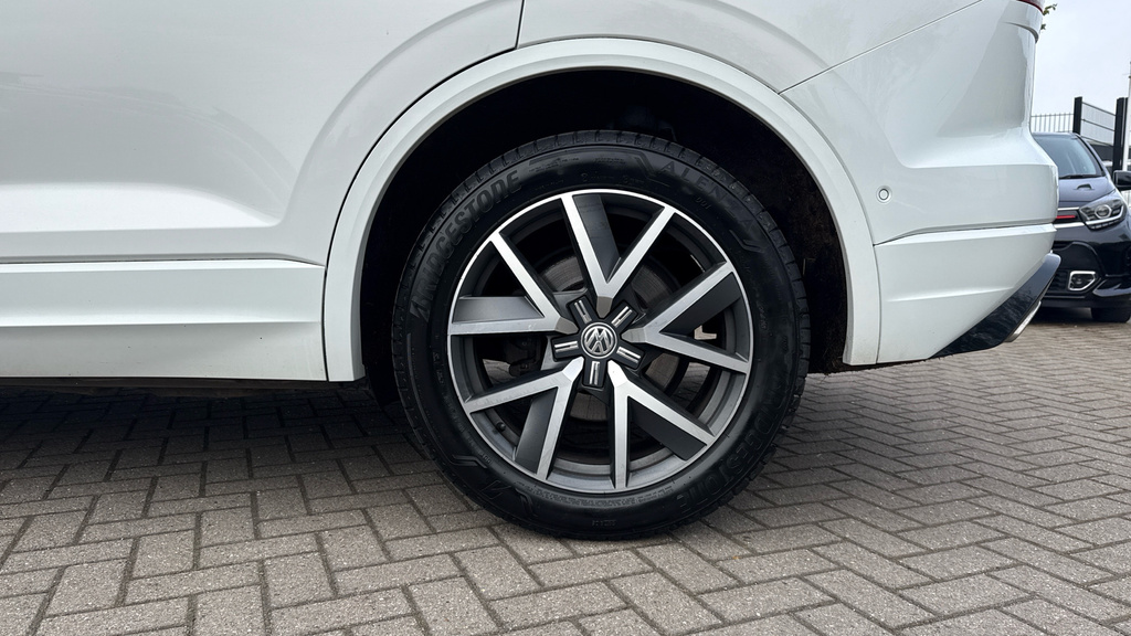 Volkswagen Touareg R-line FV19UUS White #5