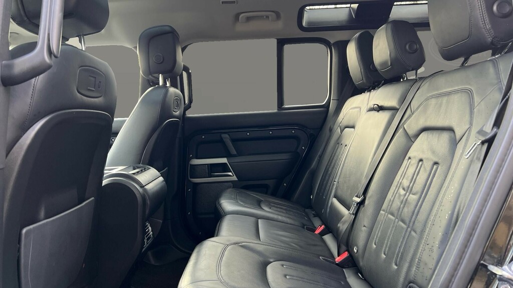 Land Rover Defender 110 Hse Black #4