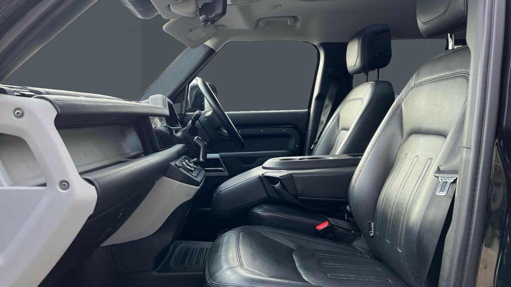 Land Rover Defender 110 Hse Black #3