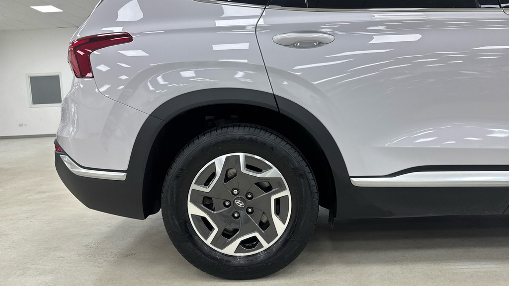Hyundai Santa Fe Premium White #6