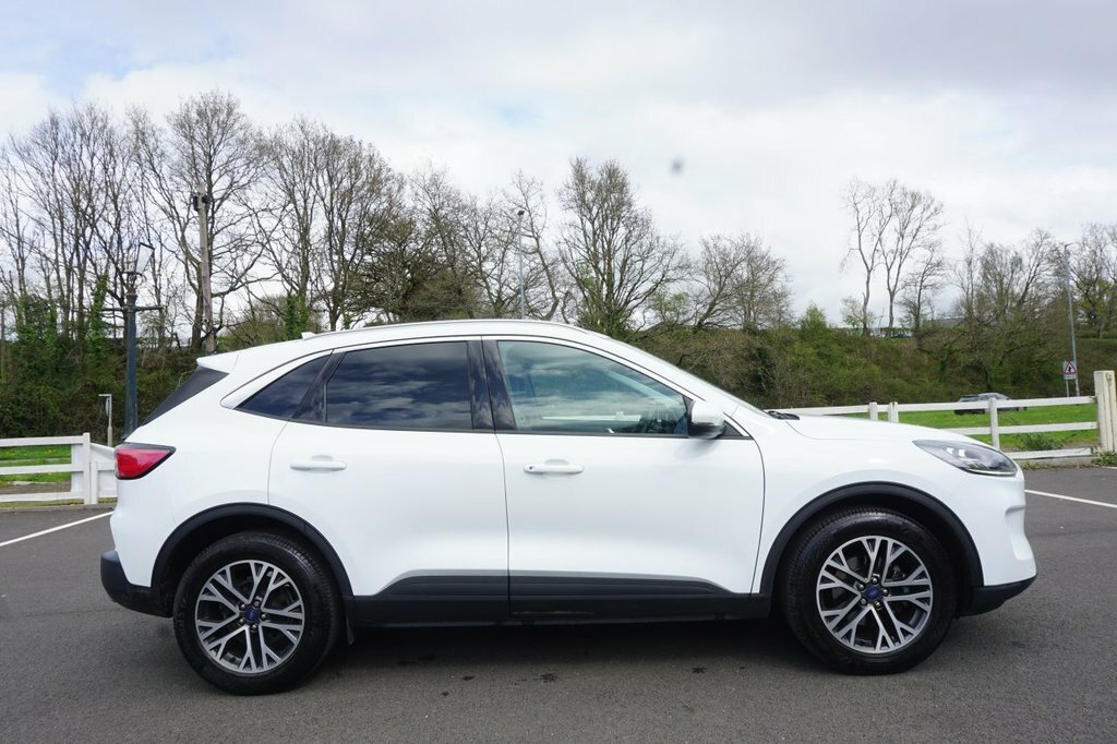 Ford Kuga 2L Titanium ME72CSX White #3