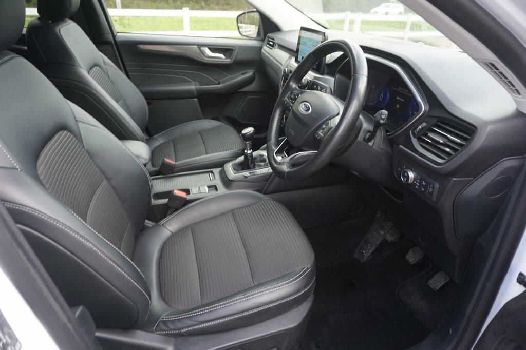 Ford Kuga 2L Titanium ME72CSX White #4