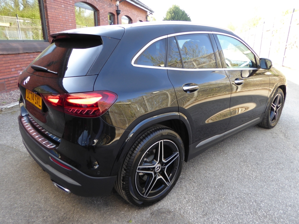 Mercedes-Benz GLA Class 1.3 Gla 200 Amg Line Executive Black #3