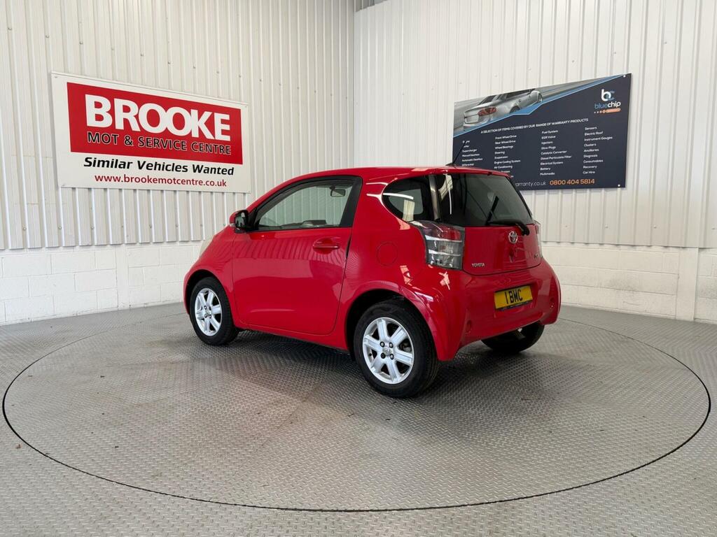 Toyota IQ Hatchback 1.0 Vvt-i Euro 4 200909 Red #5