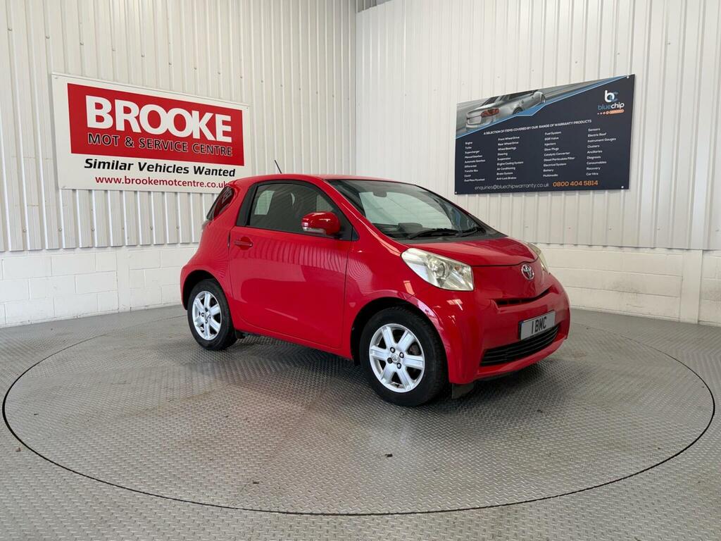 Toyota IQ Hatchback 1.0 Vvt-i Euro 4 200909 Red