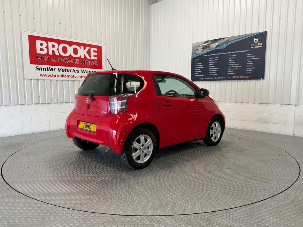 Toyota IQ Hatchback 1.0 Vvt-i Euro 4 200909 Red #3