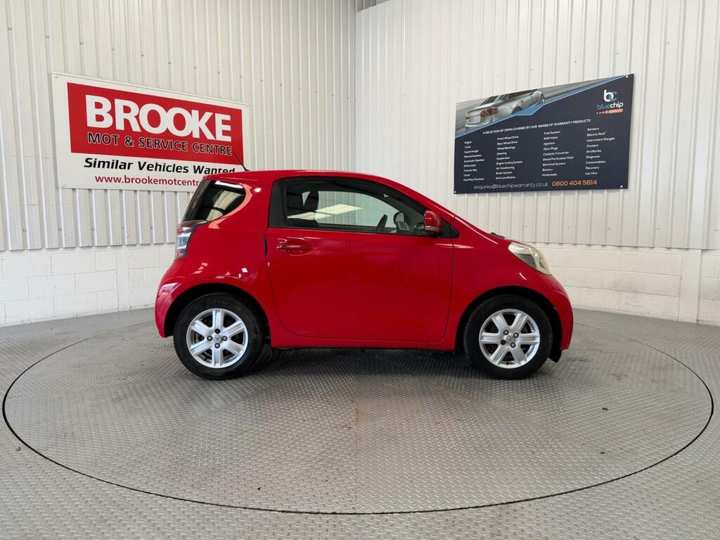 Toyota IQ Hatchback 1.0 Vvt-i Euro 4 200909 Red #2
