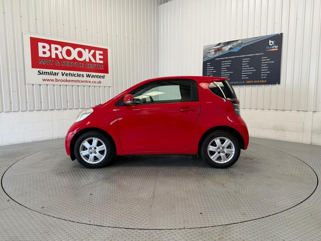 Toyota IQ Hatchback 1.0 Vvt-i Euro 4 200909 Red #6