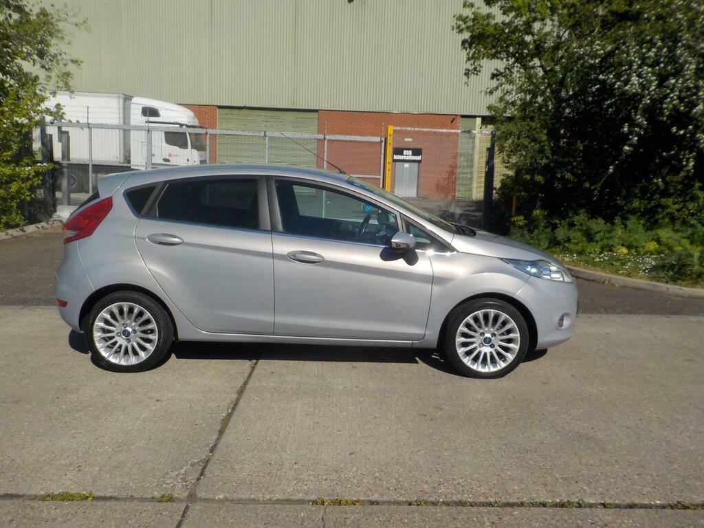 Ford Fiesta 1.4 Tdci Dpf Titanium  Silver #4