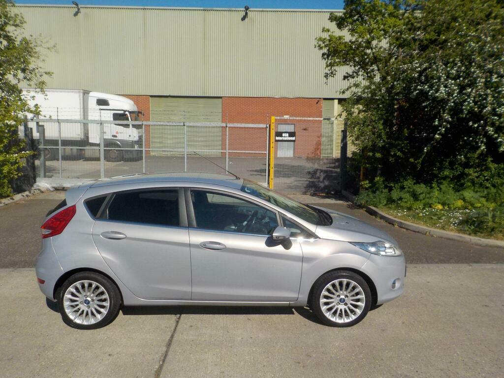 Ford Fiesta 1.4 Tdci Dpf Titanium Silver