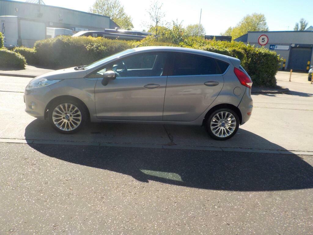 Ford Fiesta 1.4 Tdci Dpf Titanium  Silver #2