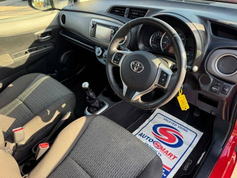 Toyota Yaris 1.33 Dual Vvt-i Red