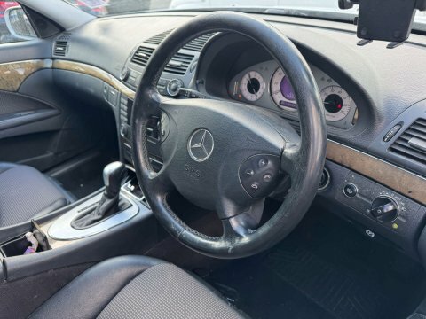 Mercedes-Benz E Class 2.6 E240 Avantgarde LR04CZM Silver #2