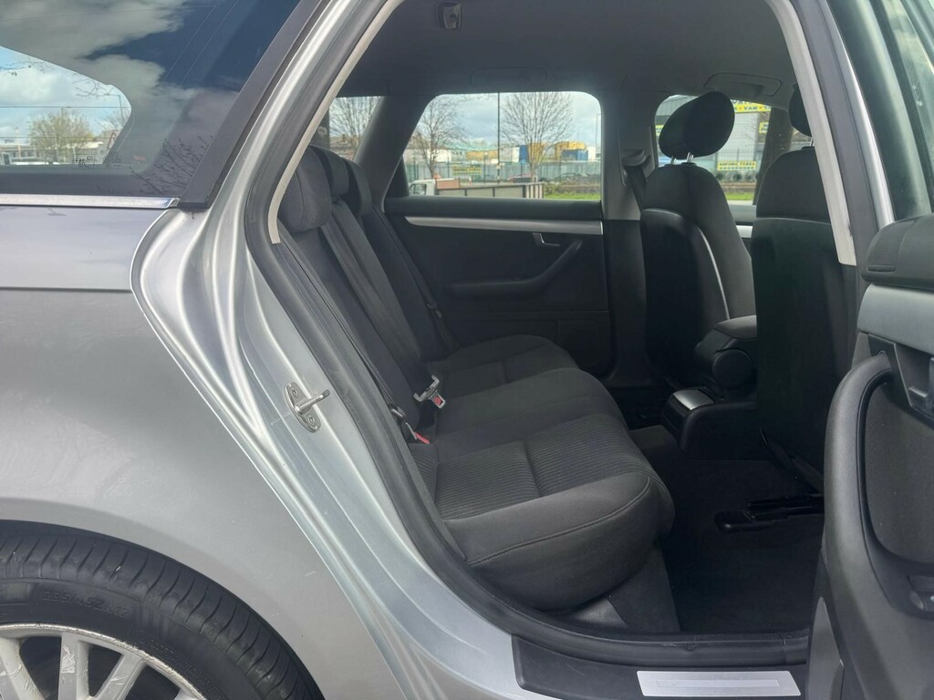 Audi A4 Avant 2.0 S Line Silver #26