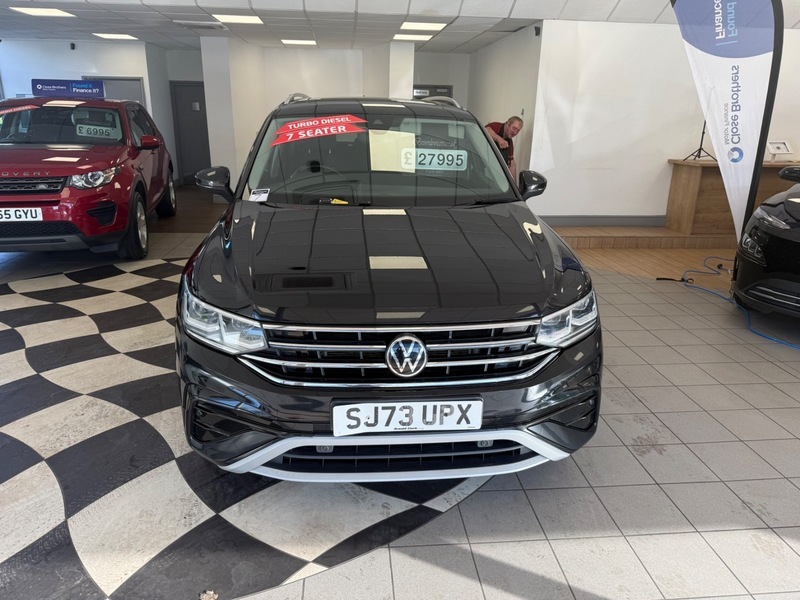 Volkswagen Tiguan Elegance Tdi Dsg SJ73UPX Black #2
