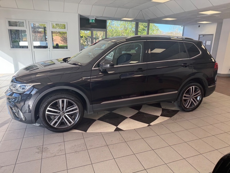 Volkswagen Tiguan Elegance Tdi Dsg SJ73UPX Black #4