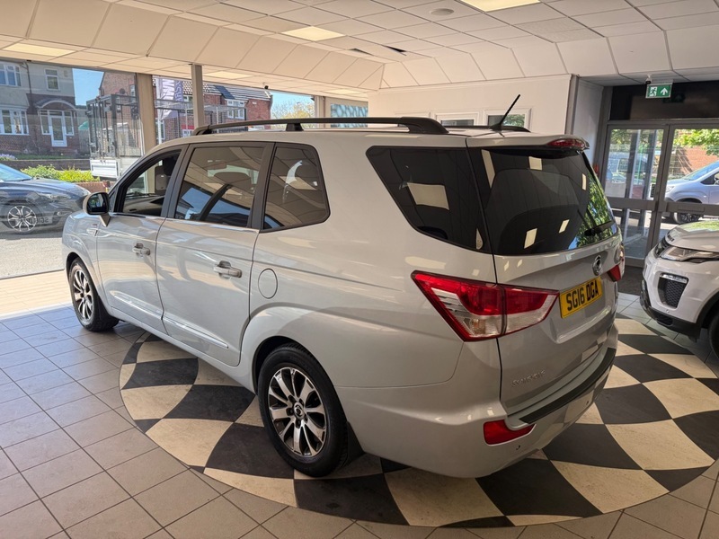 SsangYong Rodius Ex Red #5