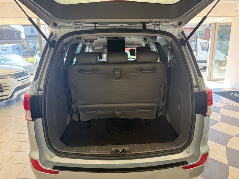 SsangYong Rodius Ex Red #37