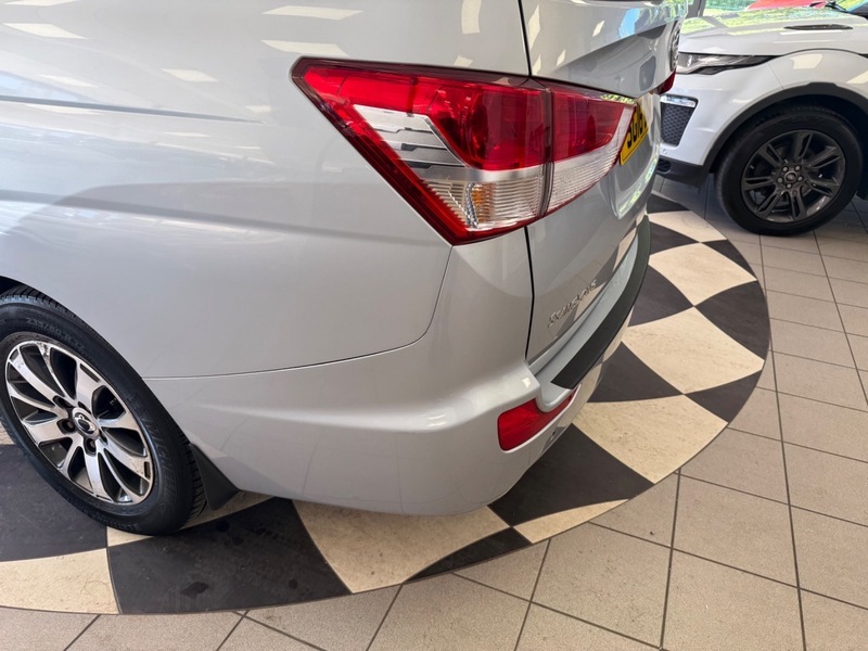SsangYong Rodius Ex Red #14