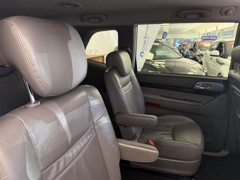 SsangYong Rodius Ex Red #24