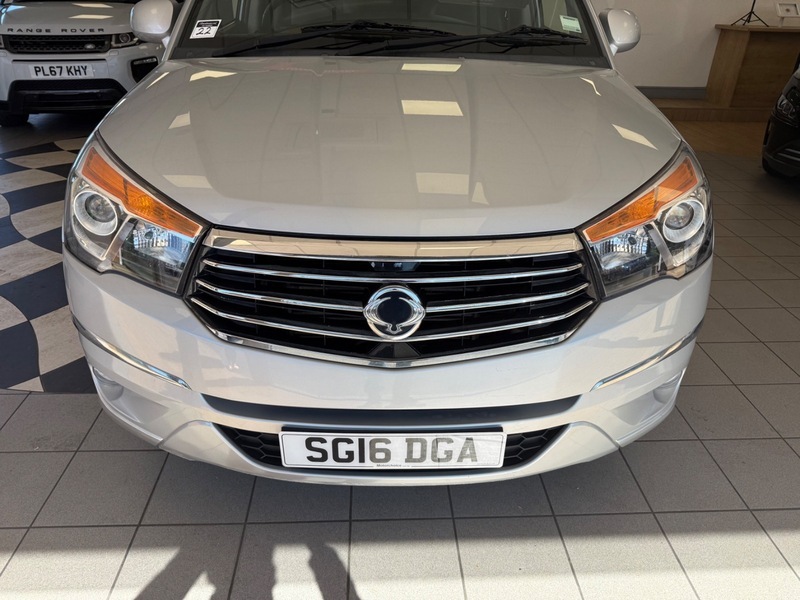 SsangYong Rodius Ex Red #8