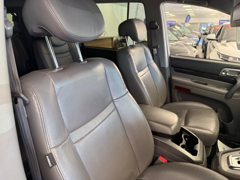 SsangYong Rodius Ex Red #17