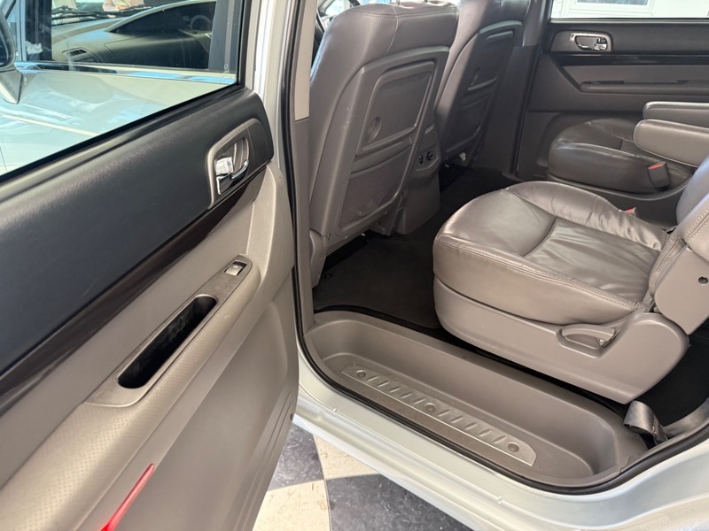 SsangYong Rodius Ex Red #36