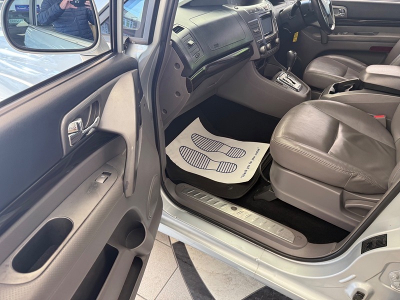 SsangYong Rodius Ex Red #40
