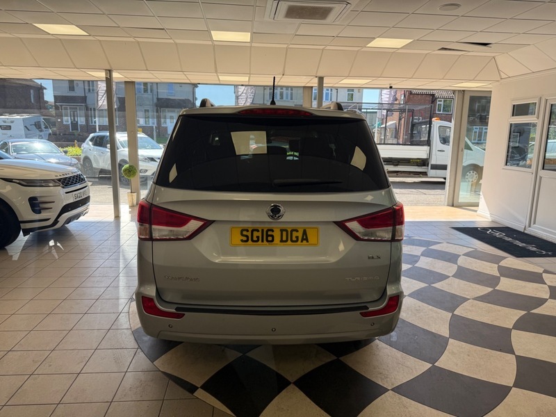 SsangYong Rodius Ex Red #4