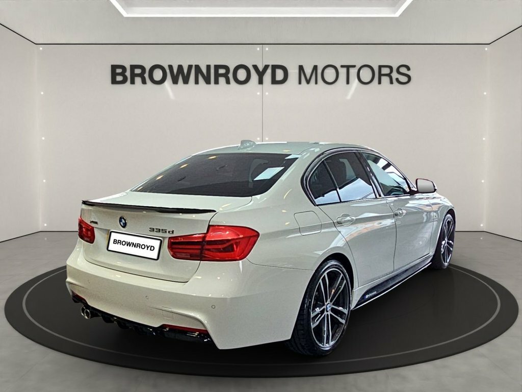 BMW 3 Series 3L M Sport LB17NDU White #4