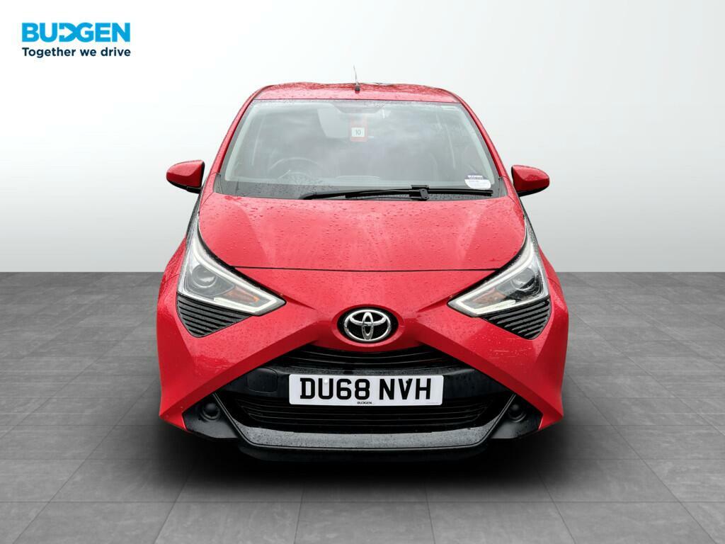 Toyota Aygo 1.0 Vvt-i X-play Euro 6 DU68NVH Red #2