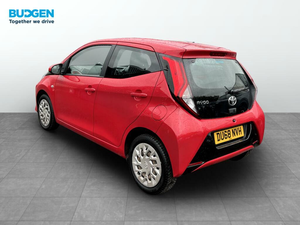 Toyota Aygo 1.0 Vvt-i X-play Euro 6 DU68NVH Red #4