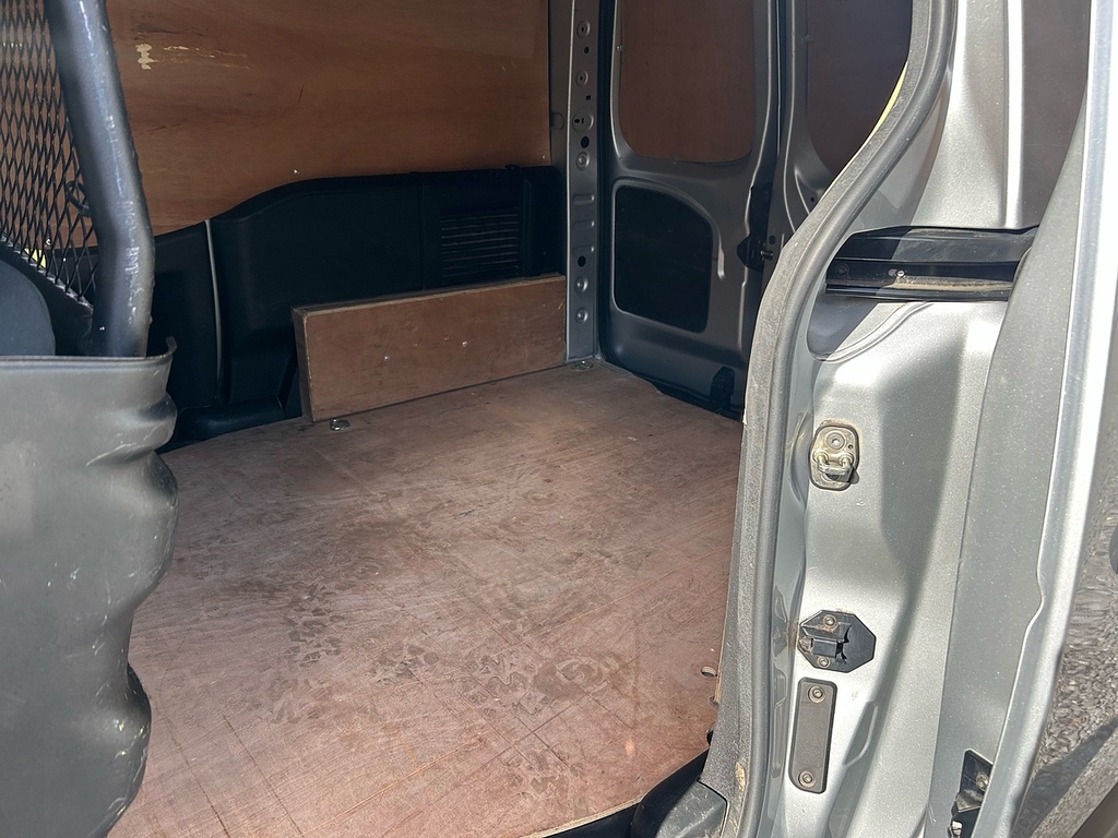 Peugeot Partner Bluehdi 854 Professional WG67FFE Silver #2