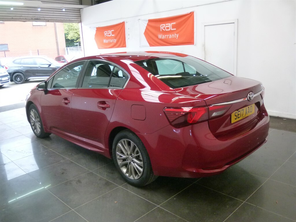 Toyota Avensis Valvematic Business Edition Red #6